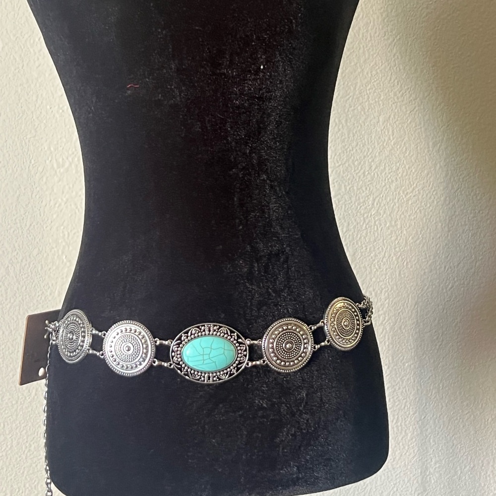 Silvertone Chain Adjustable Belt W/ Central Turquoise Stone Stagecoach Rodeo